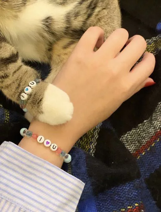 Cat pendant necklace.