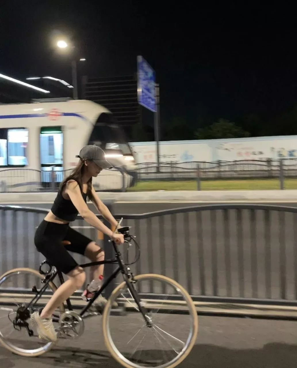 (コラ）自転車 美女