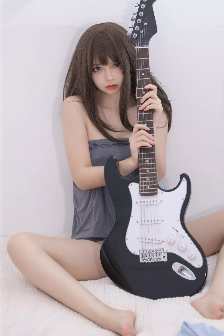 stray cat Guitar Sister
