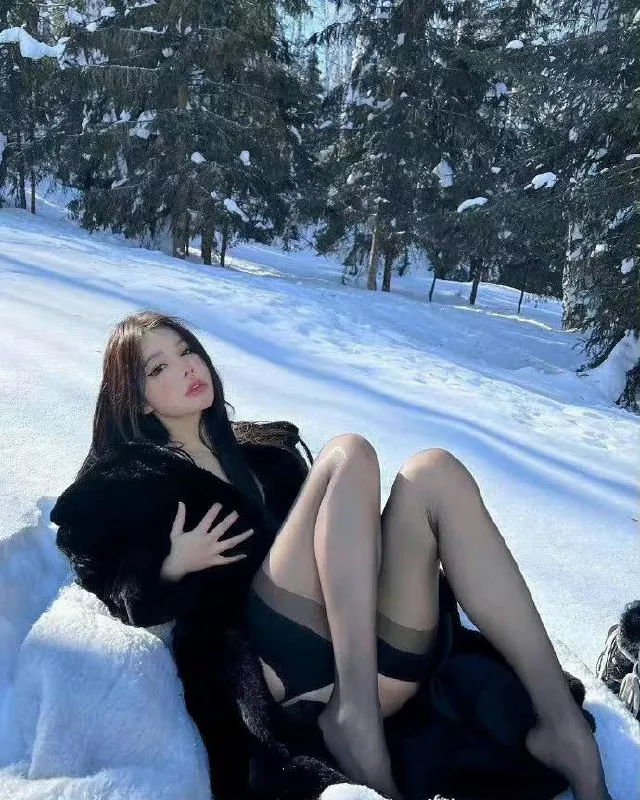 Snow Black Silk