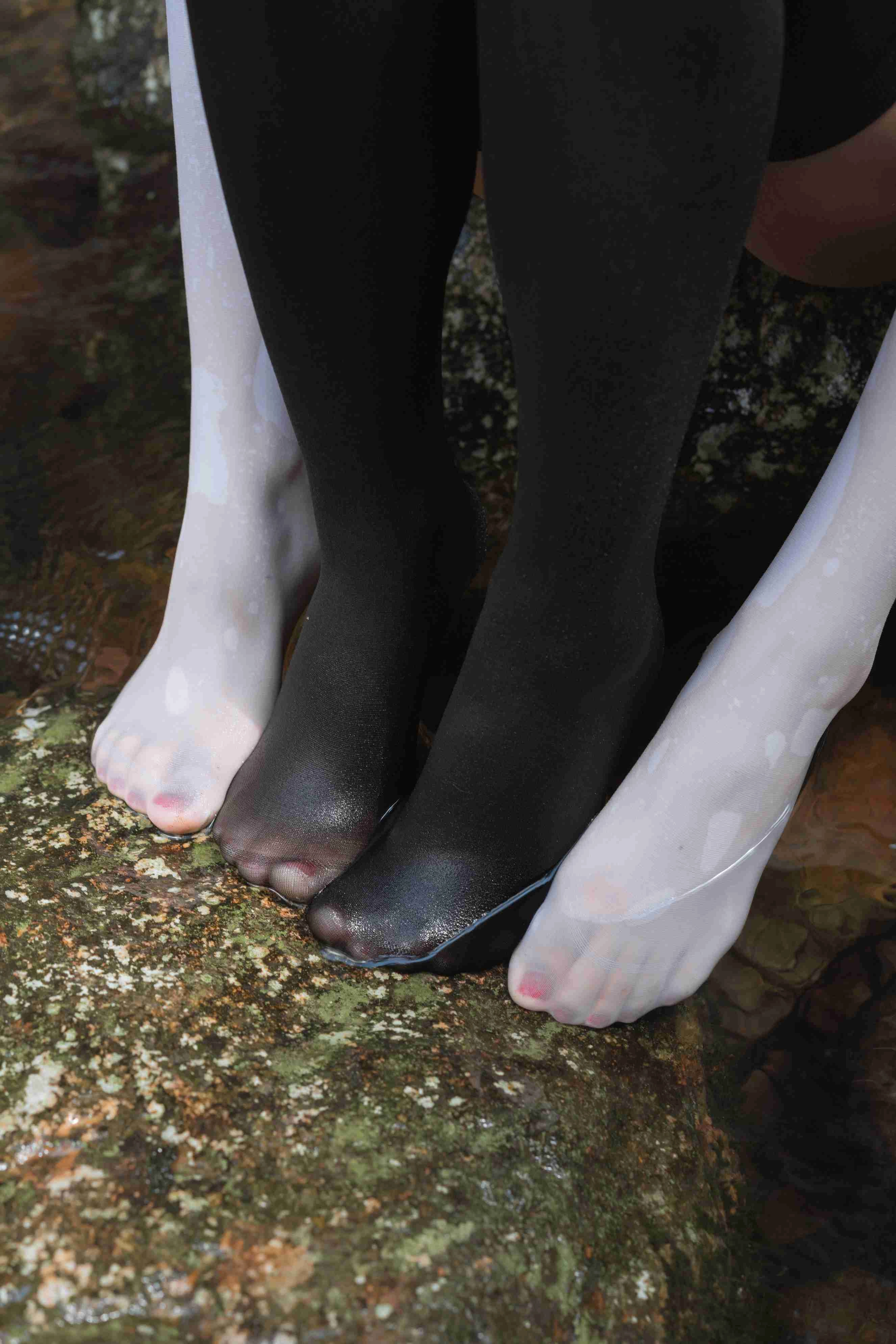 sungai kecil JK White stockings celana dalam hitam