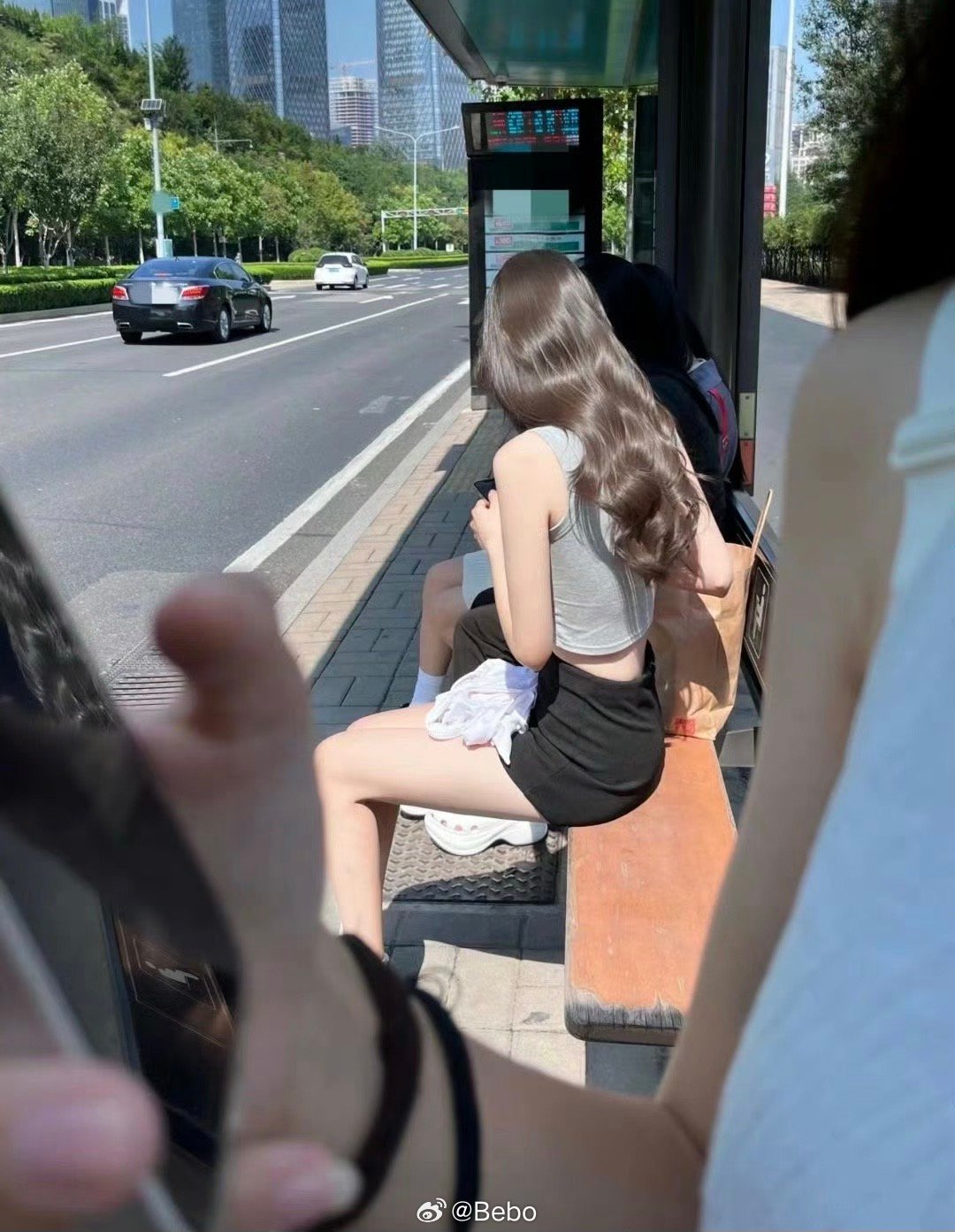 吃着碗里的看着锅里的