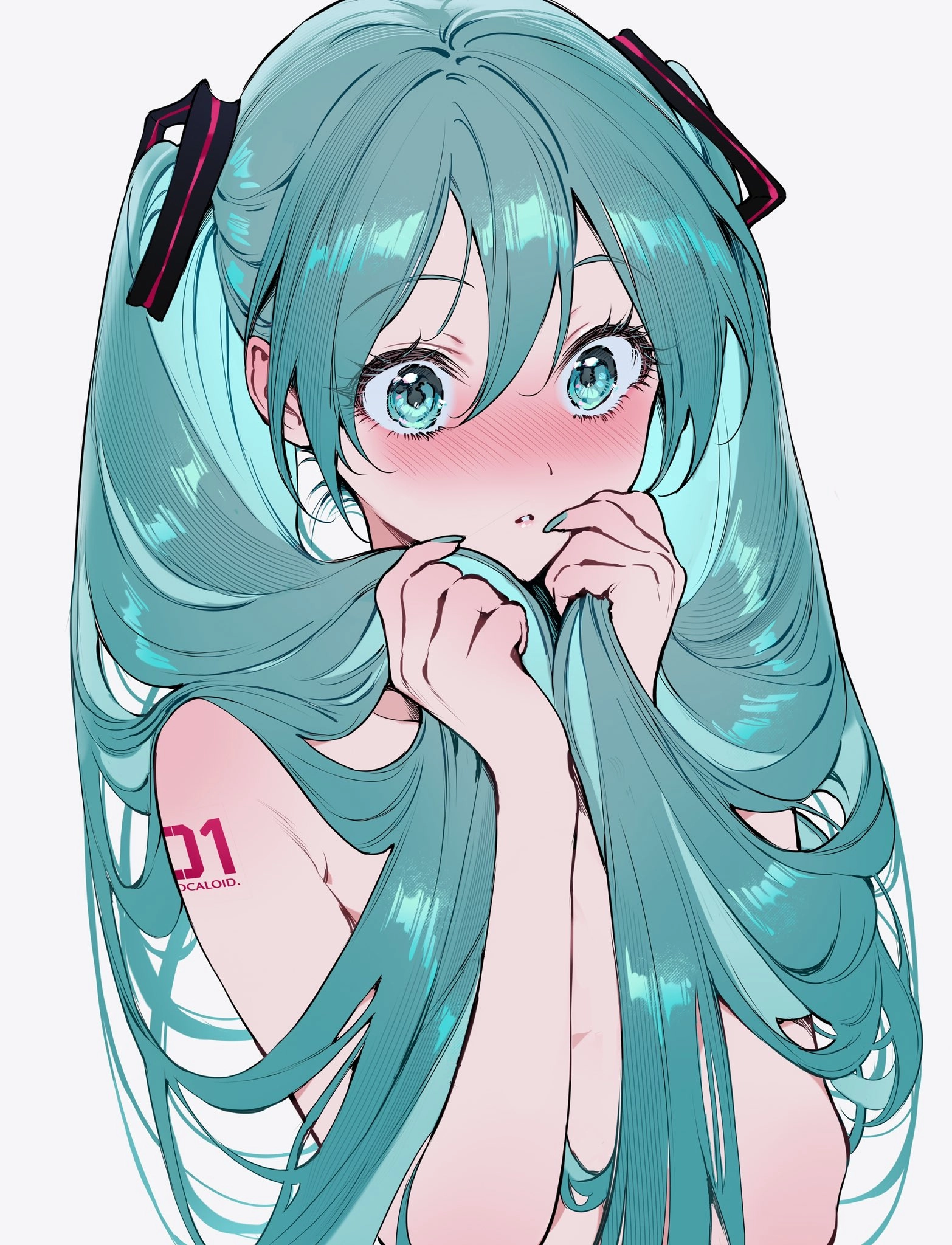 蓝头发的女人,手臂上有一颗粉红色的心。