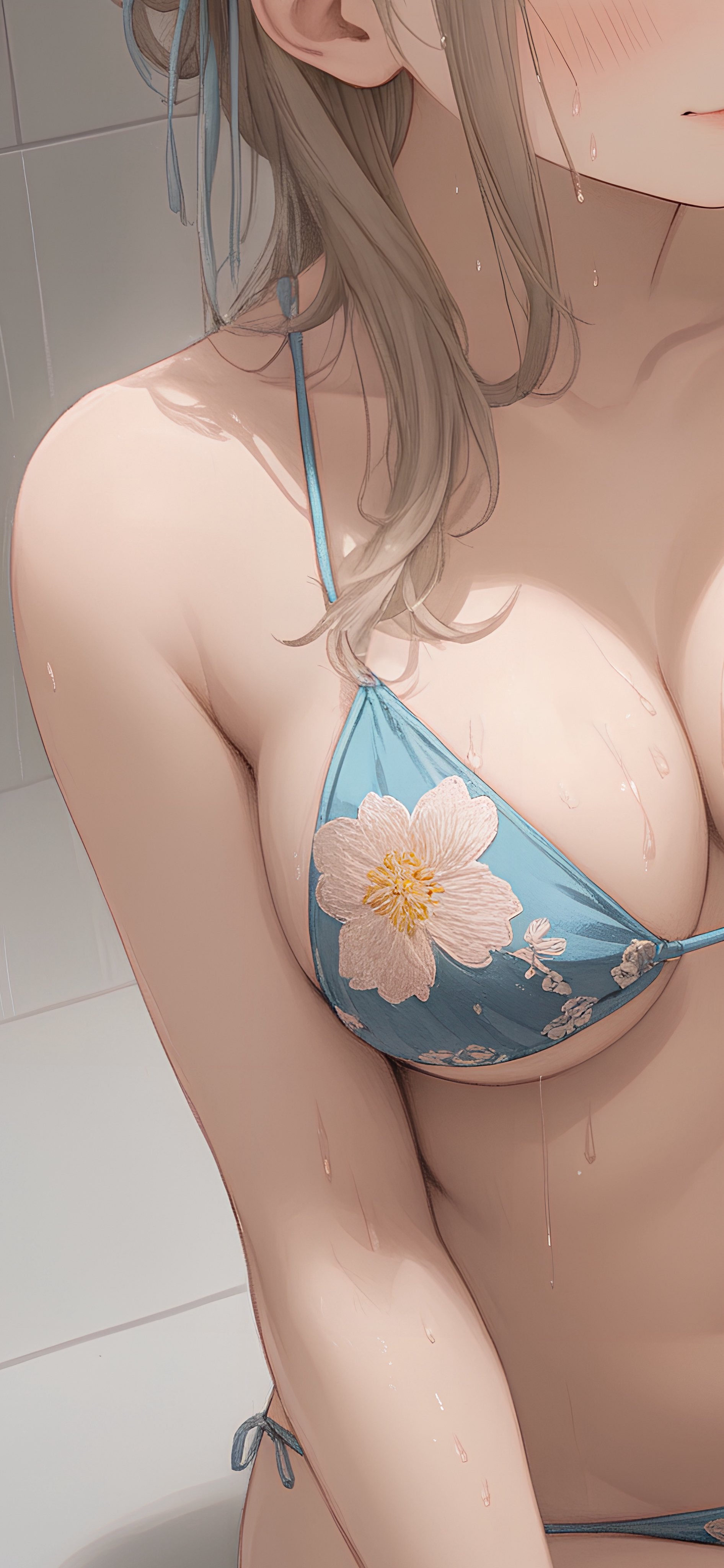 女人穿着蓝色比基尼,花朵设计。