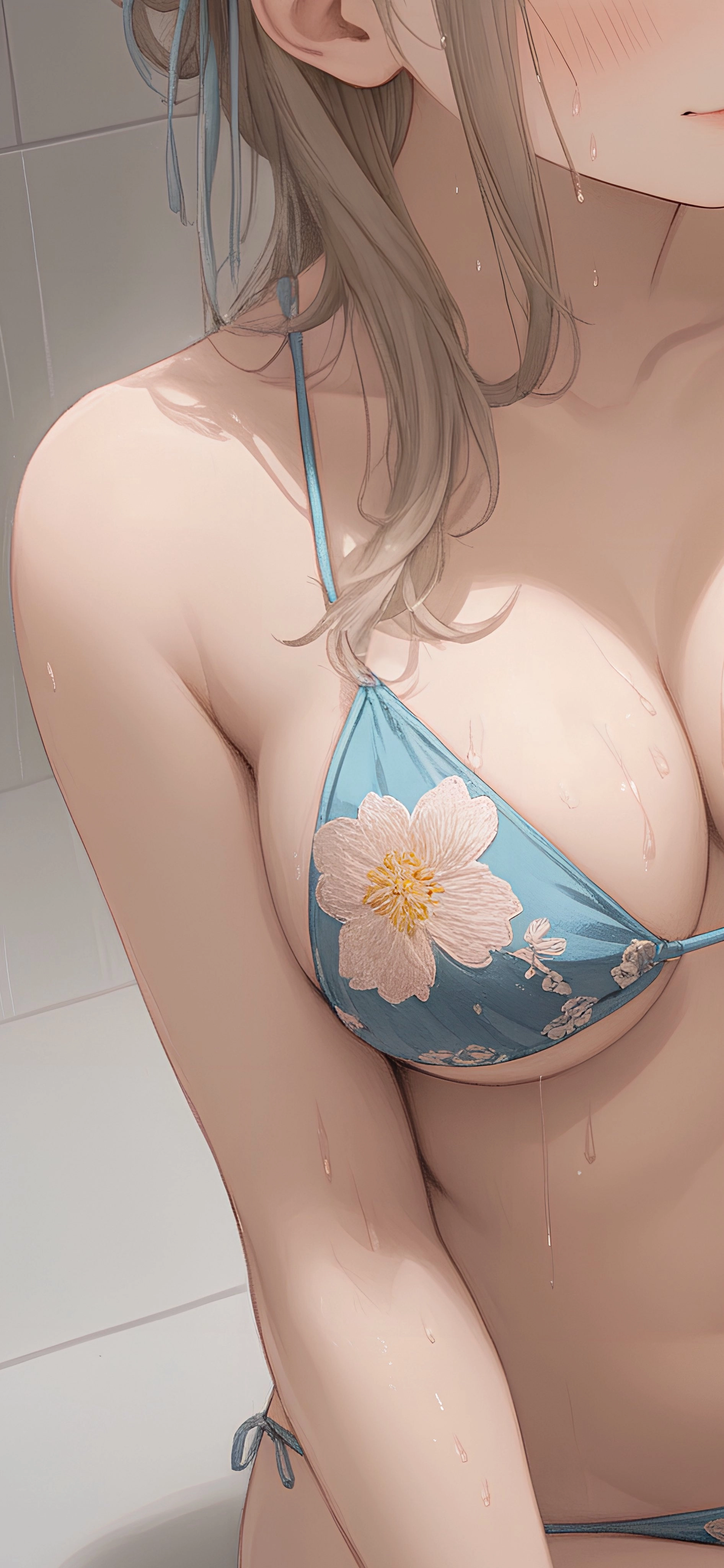 女人穿着蓝色比基尼,花朵设计。