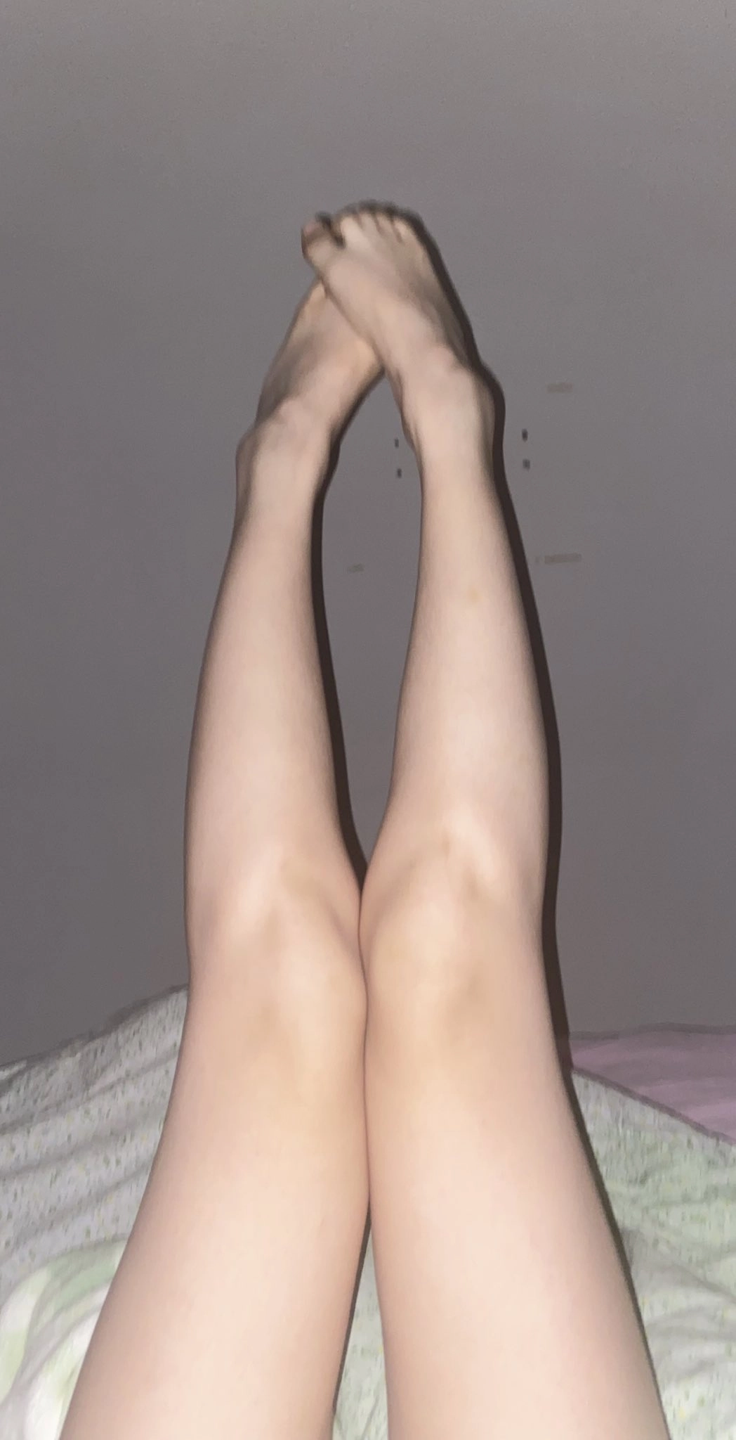 人的腿是分开的。