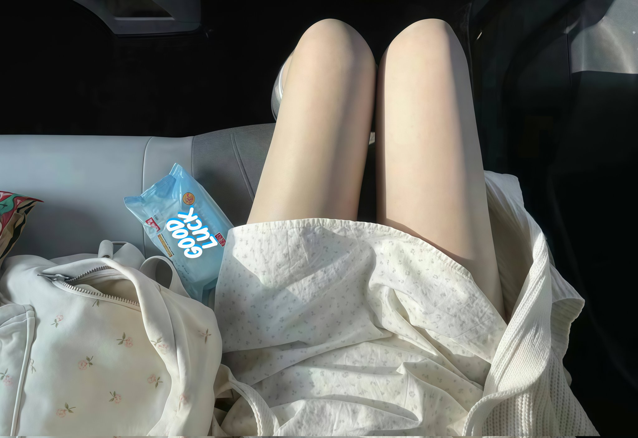 人的腿与一个袋子的好 Zooks。