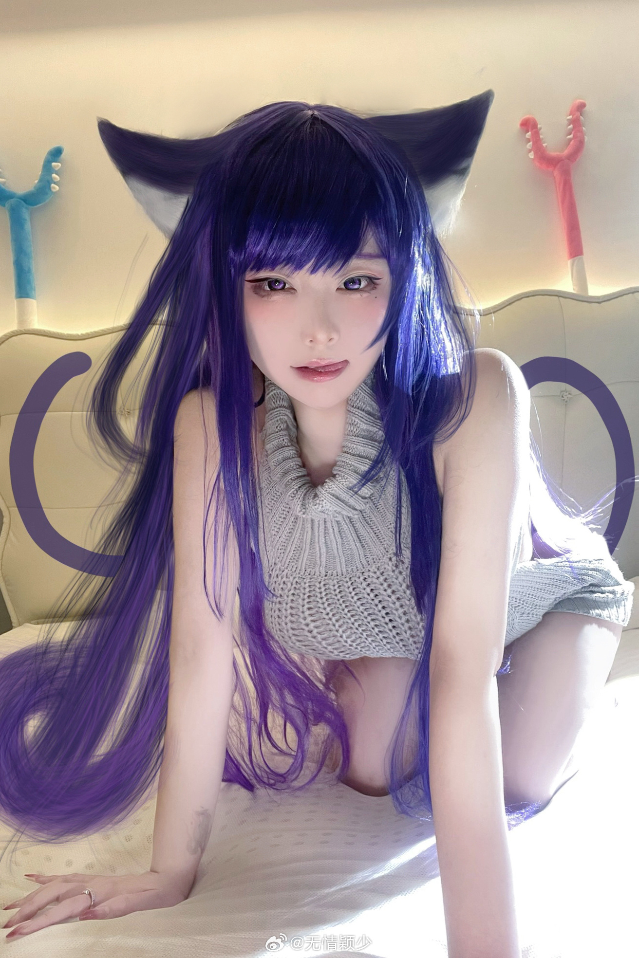 穿着猫毛衣的女人