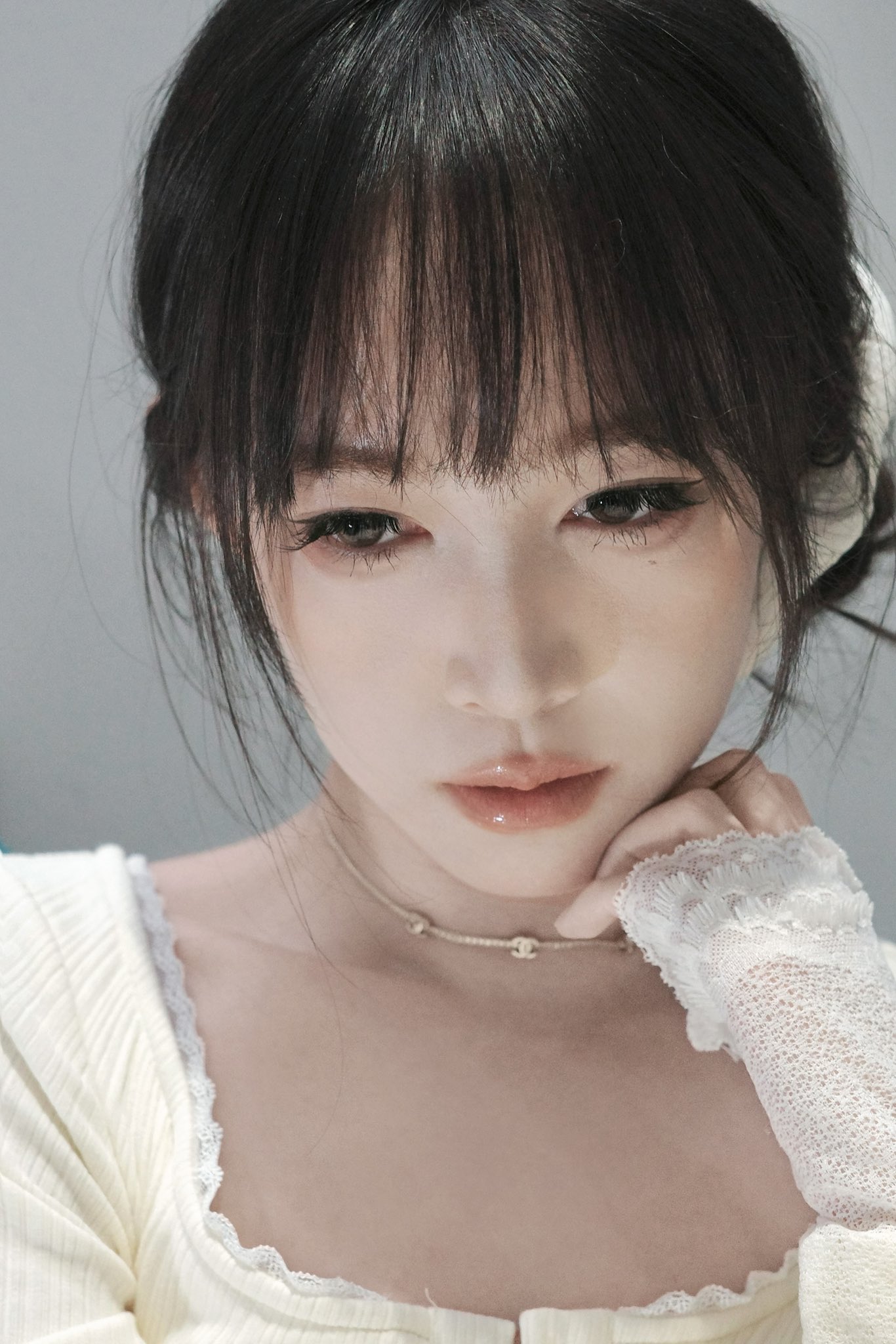 长发的女人,一个白色的裙子。