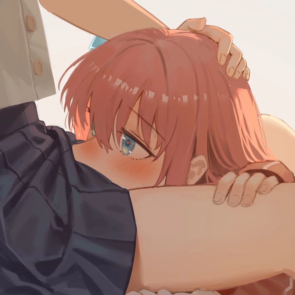 女孩正在被一个女人喂养。