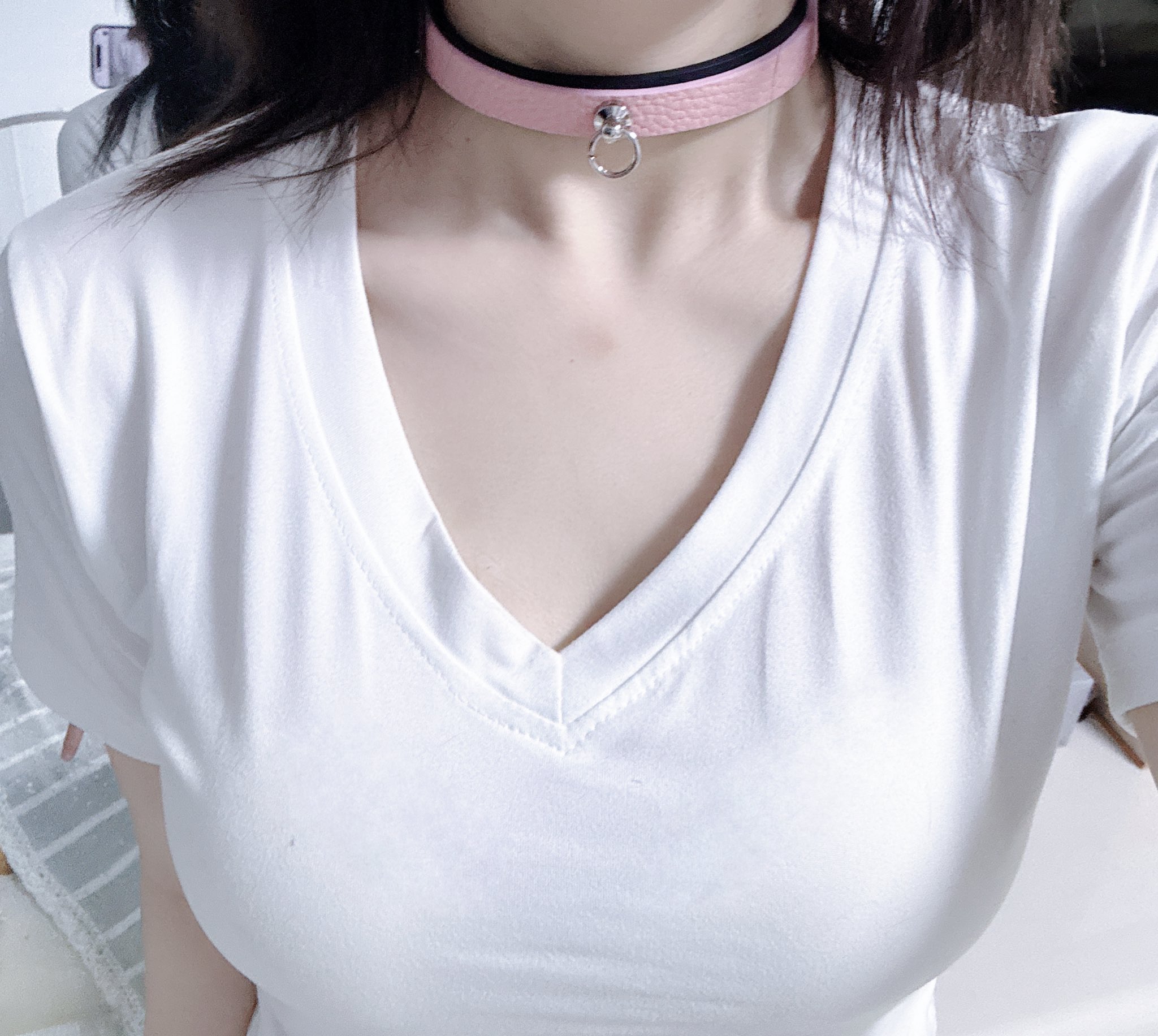 穿着粉红色的女士。