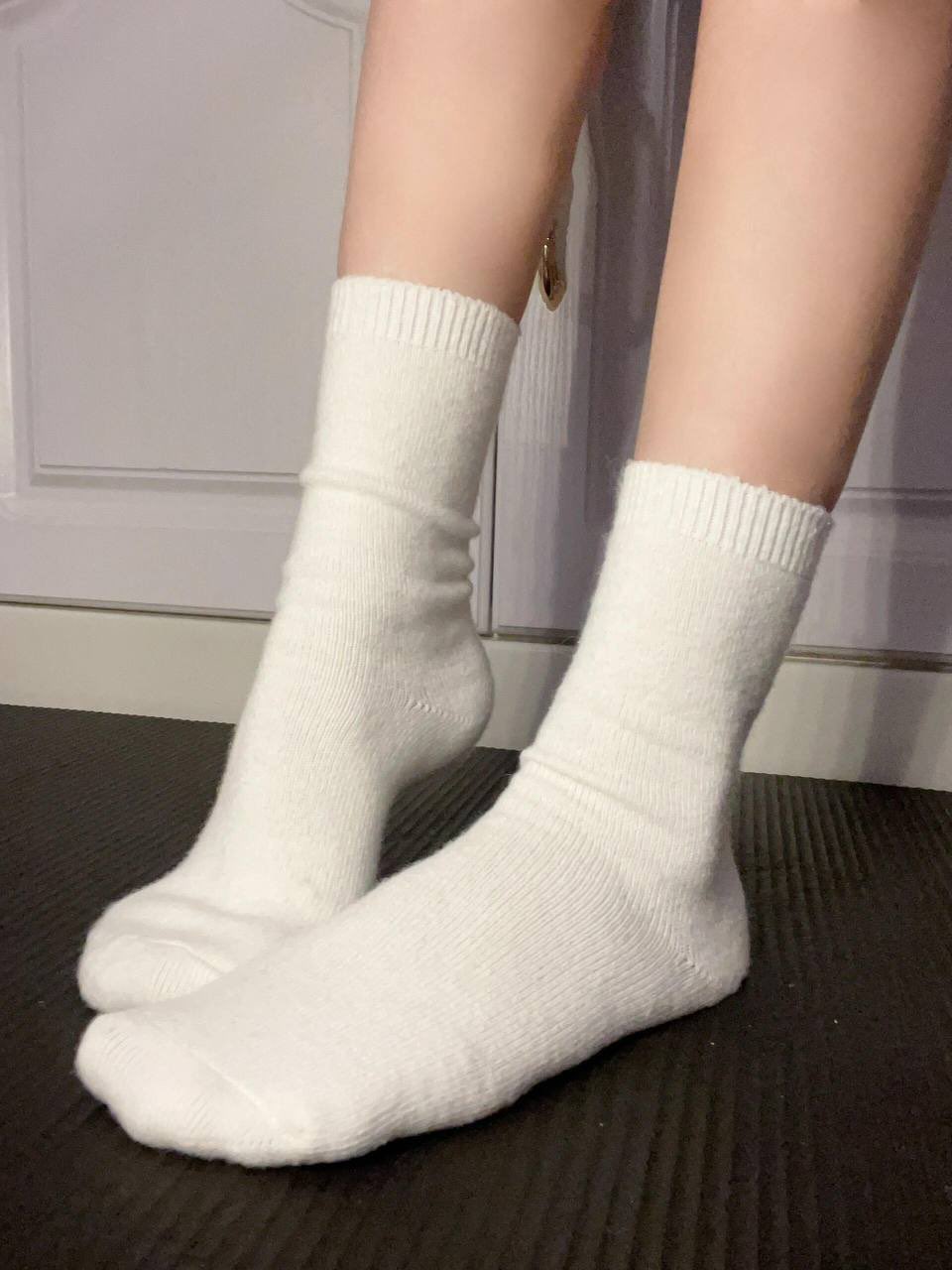 穿着白色袜子的人