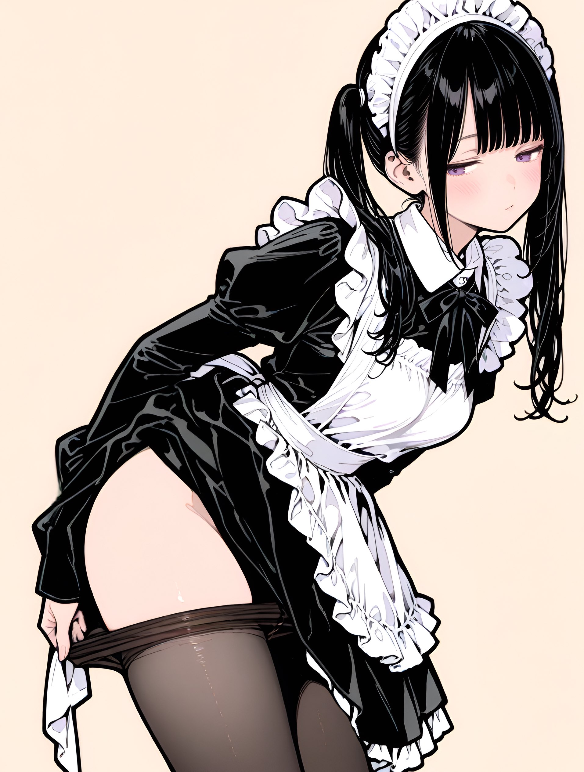 穿着女仆服装的女人为一张照片而立场。