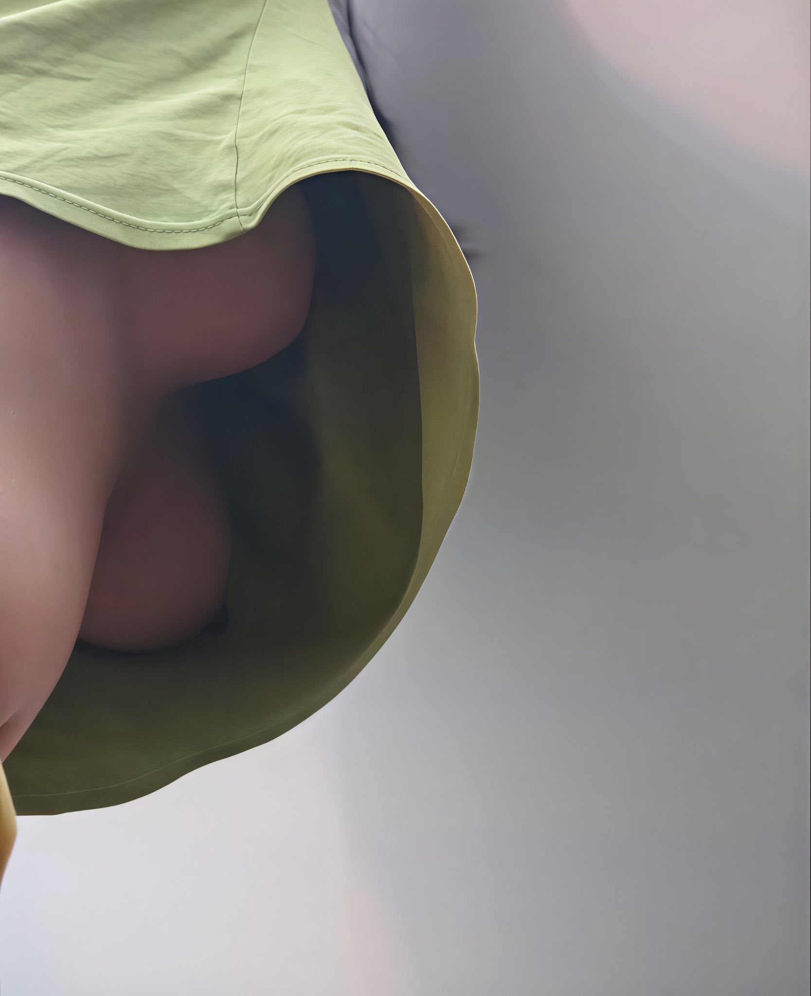 穿着绿色衣服的女人。