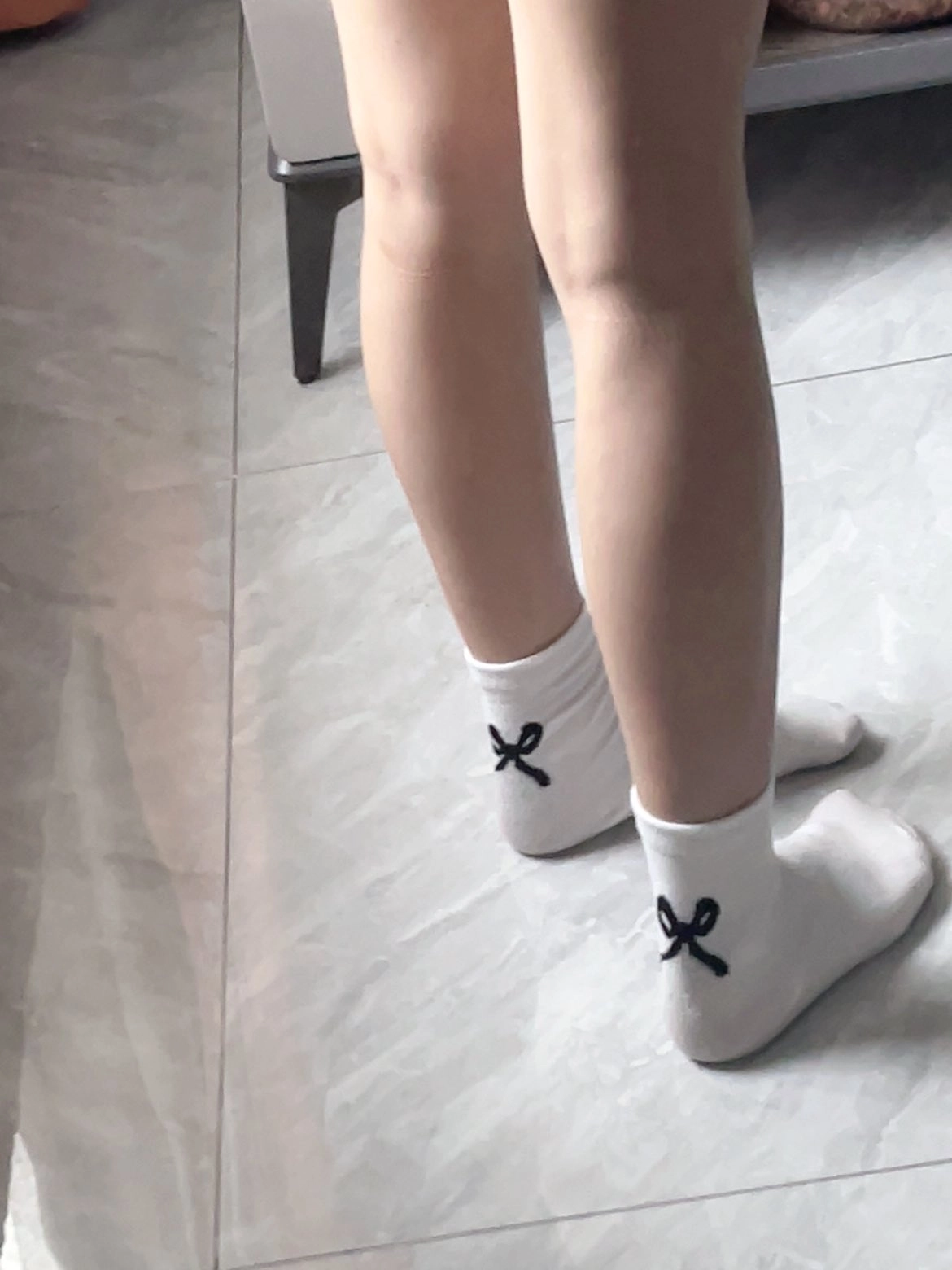 穿着白色袜子的人