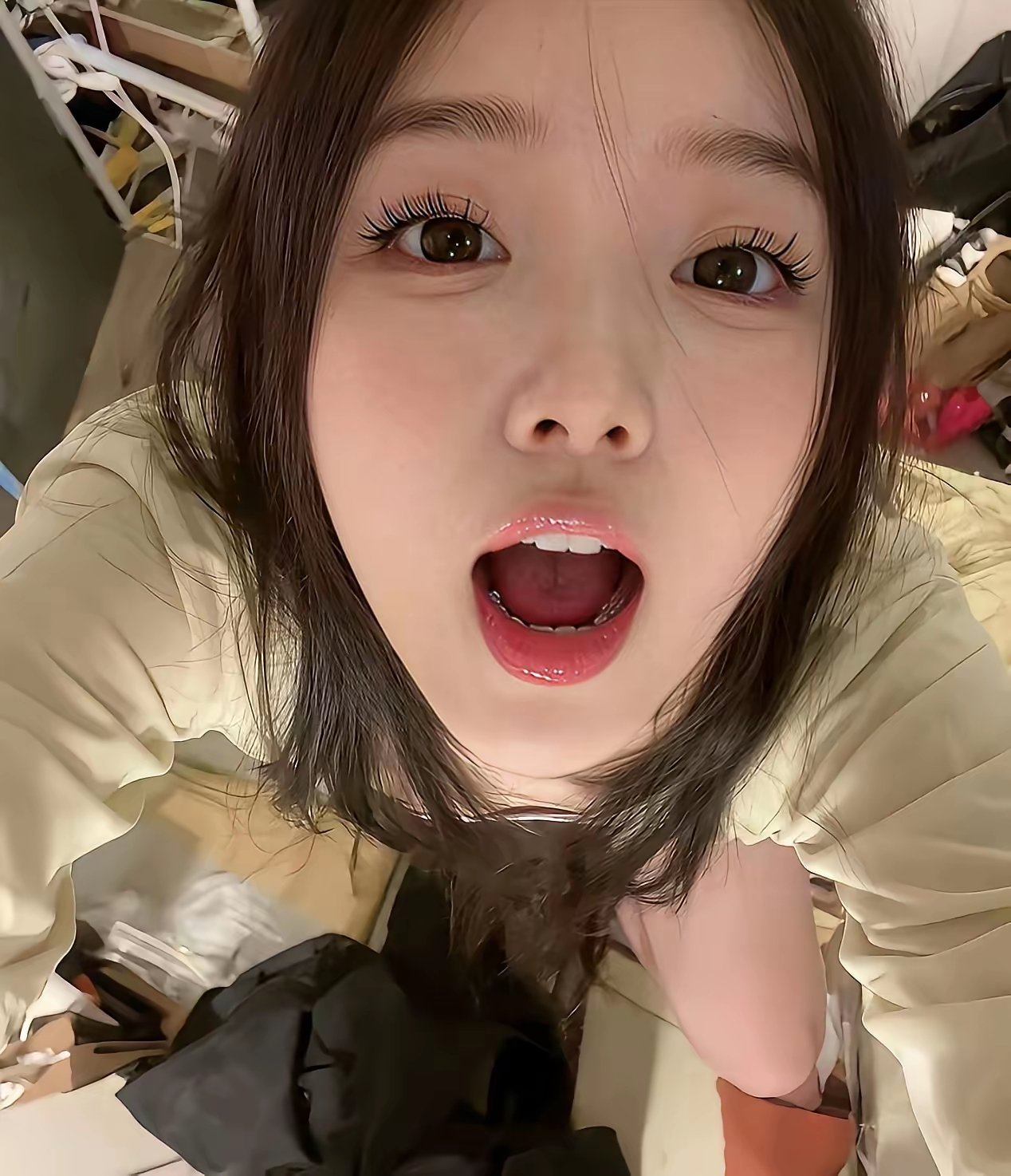 有张嘴的女孩。