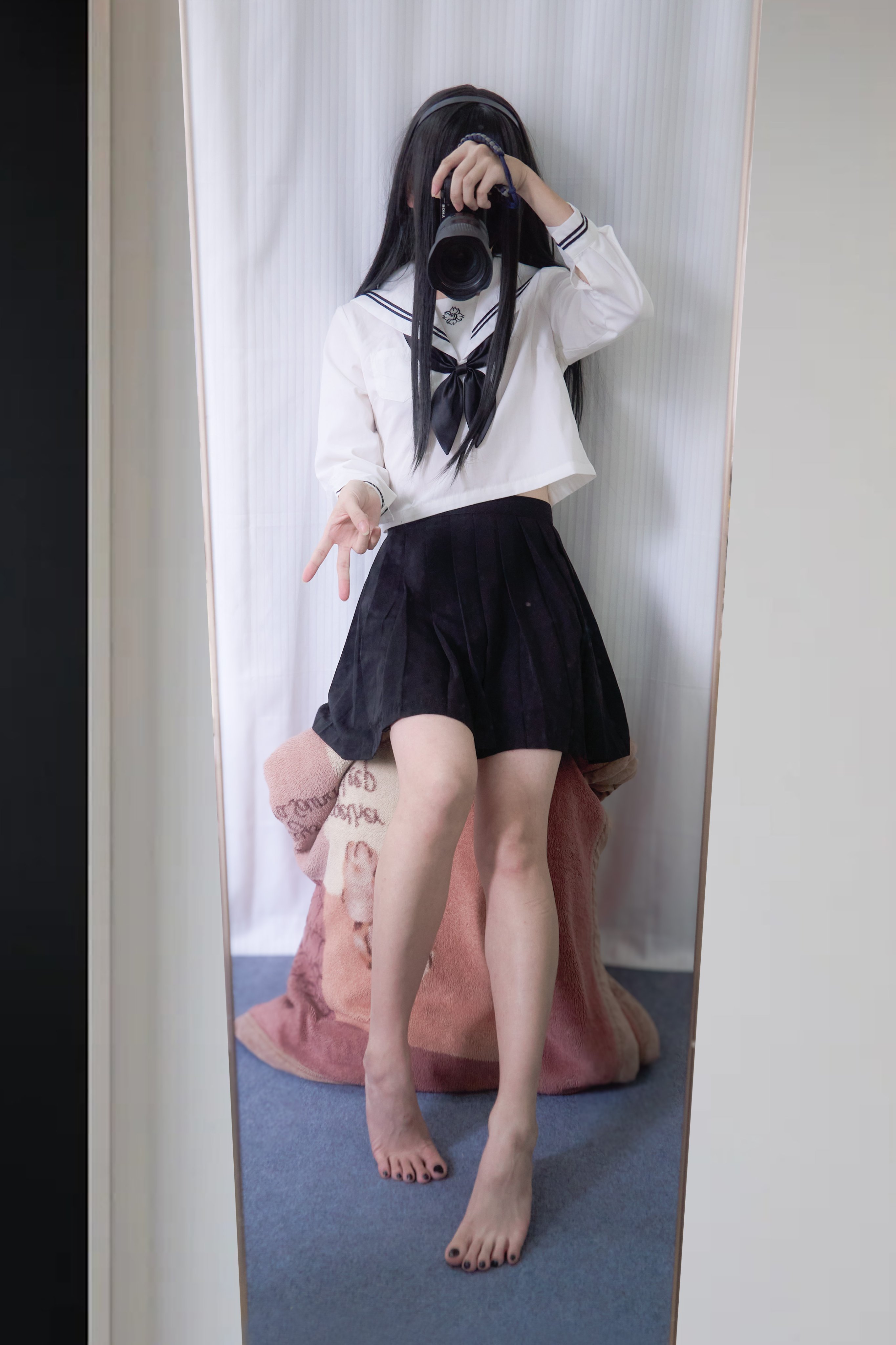 女孩为一张照片。