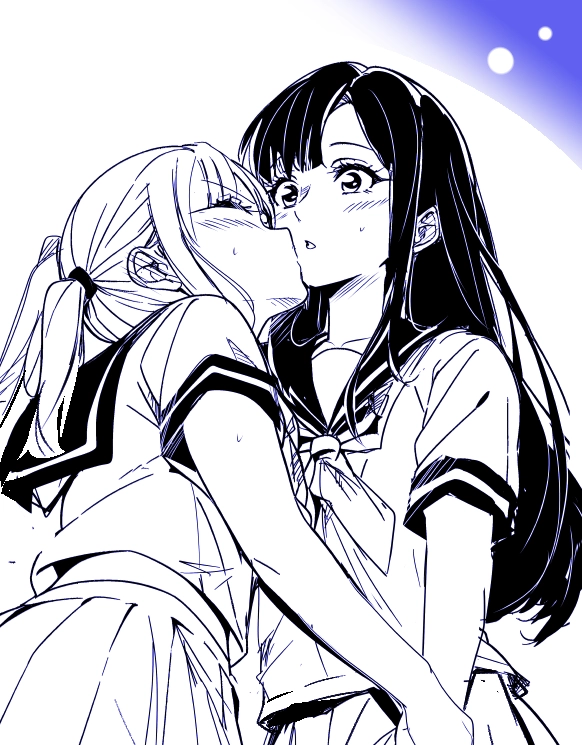 两个女孩互相亲吻。