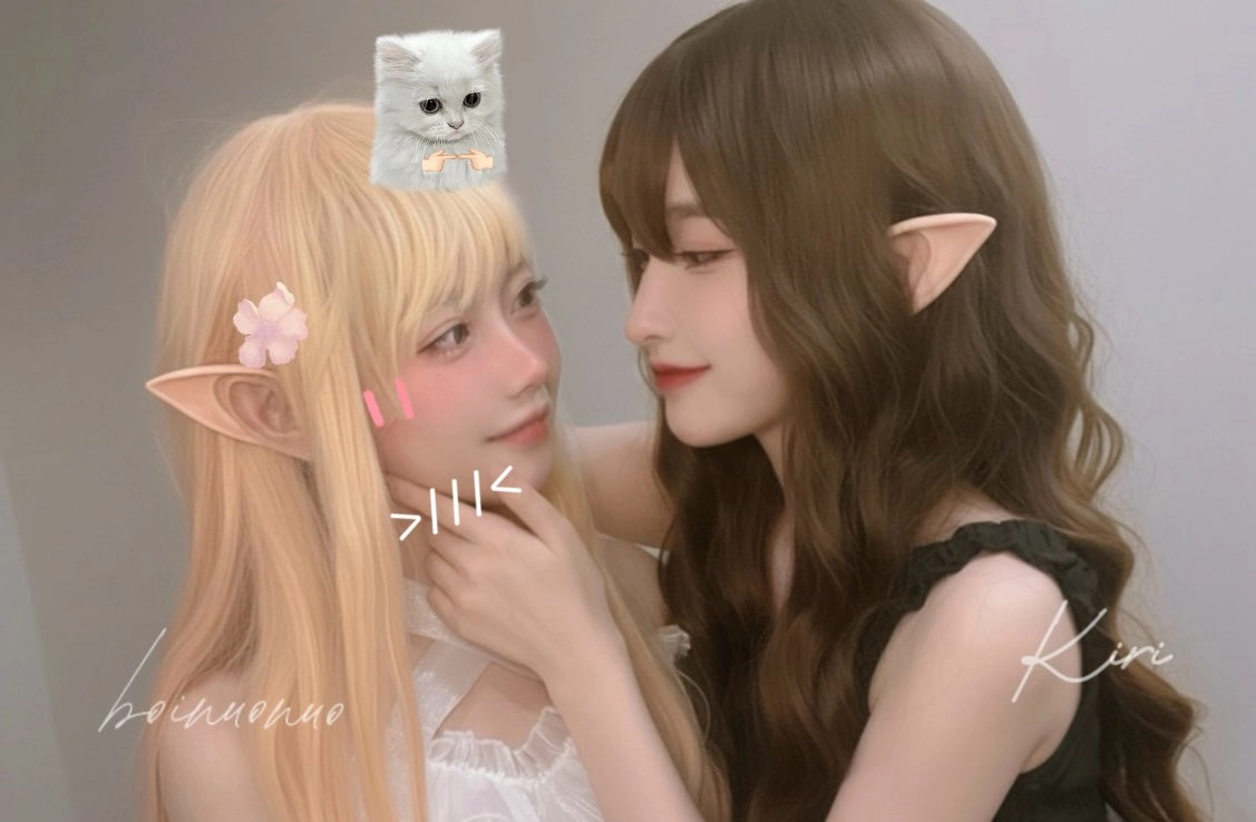 两只长长的头发和猫的耳朵。