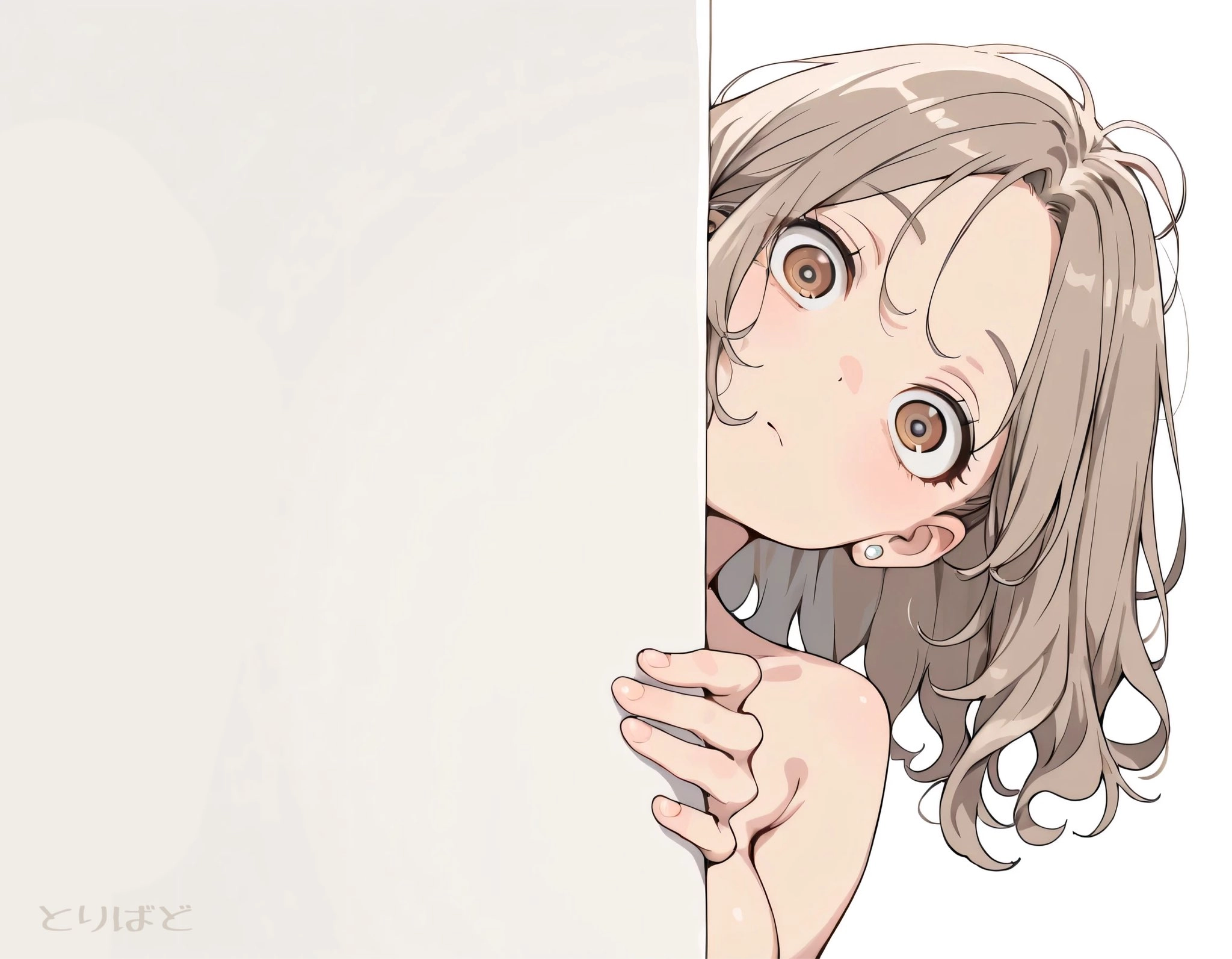 长头发的女人在墙上望着。