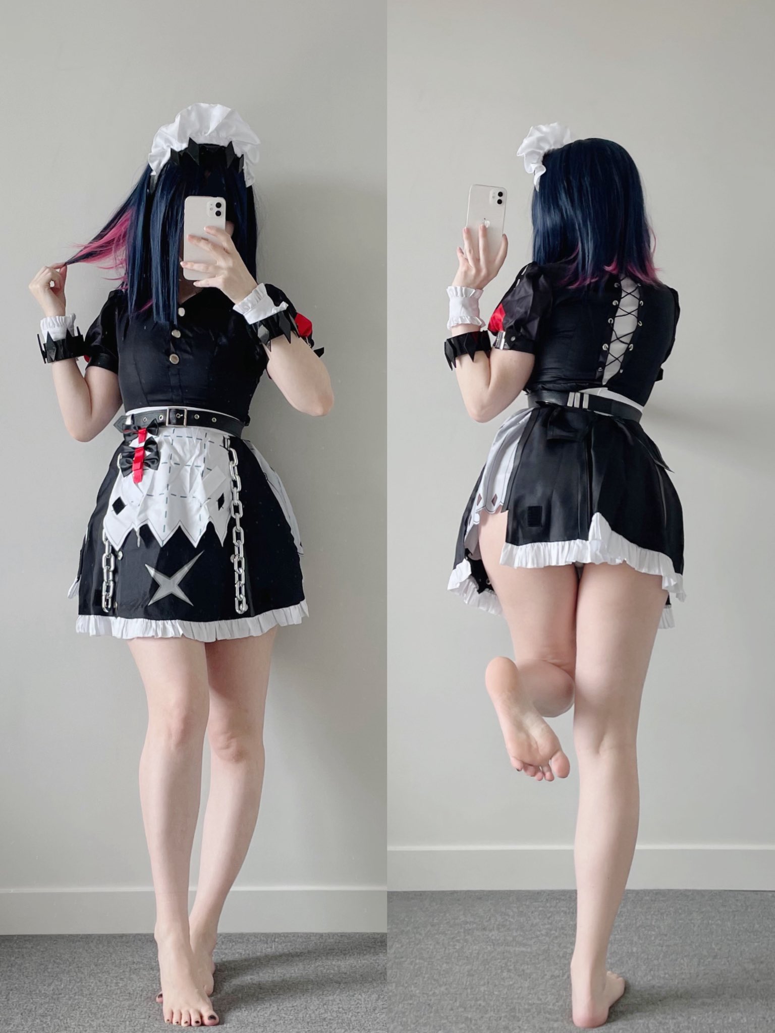 穿着女仆服的女人拍了一张自拍。