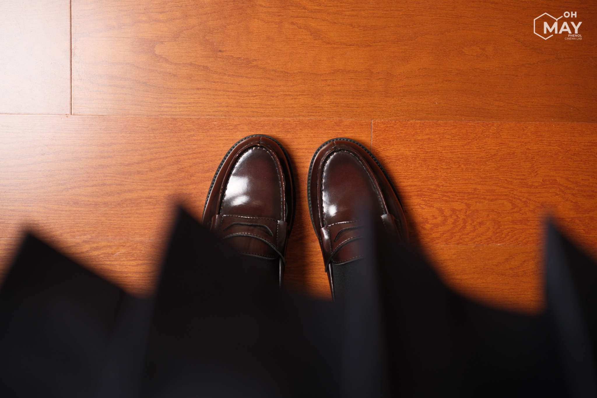 穿着黑色鞋子的女人