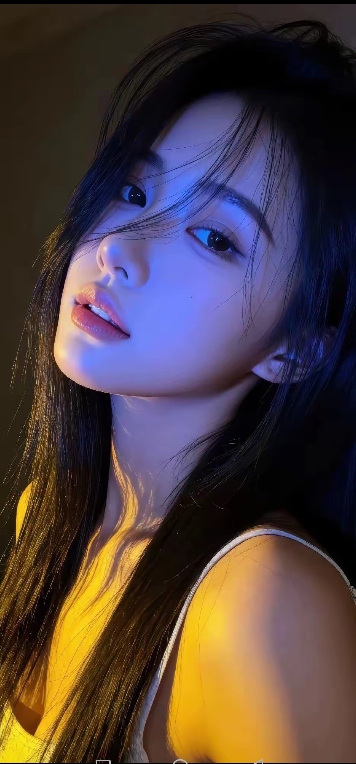 长头发的女人和一只马尾巴。