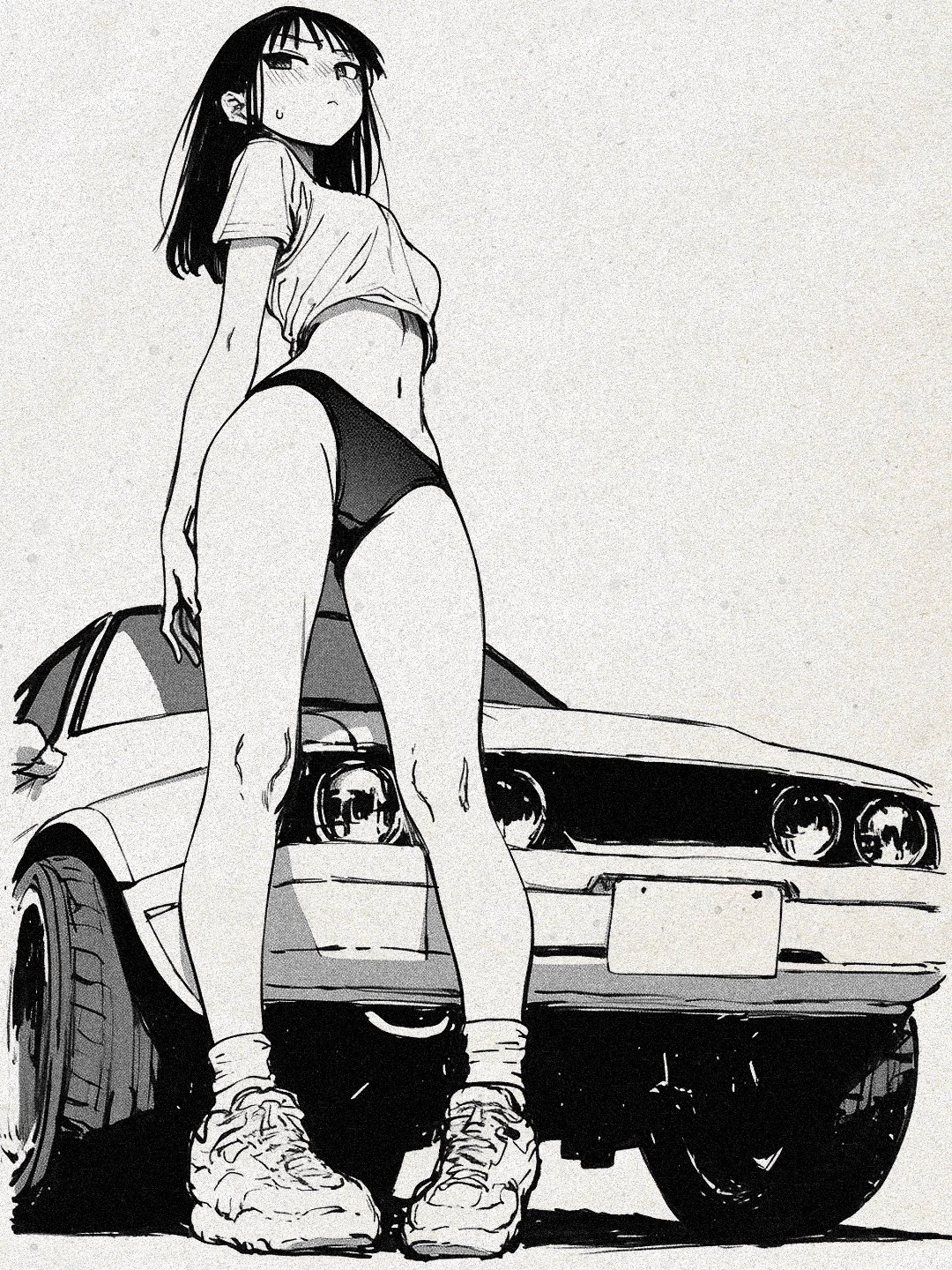 女人站在一辆车旁边。