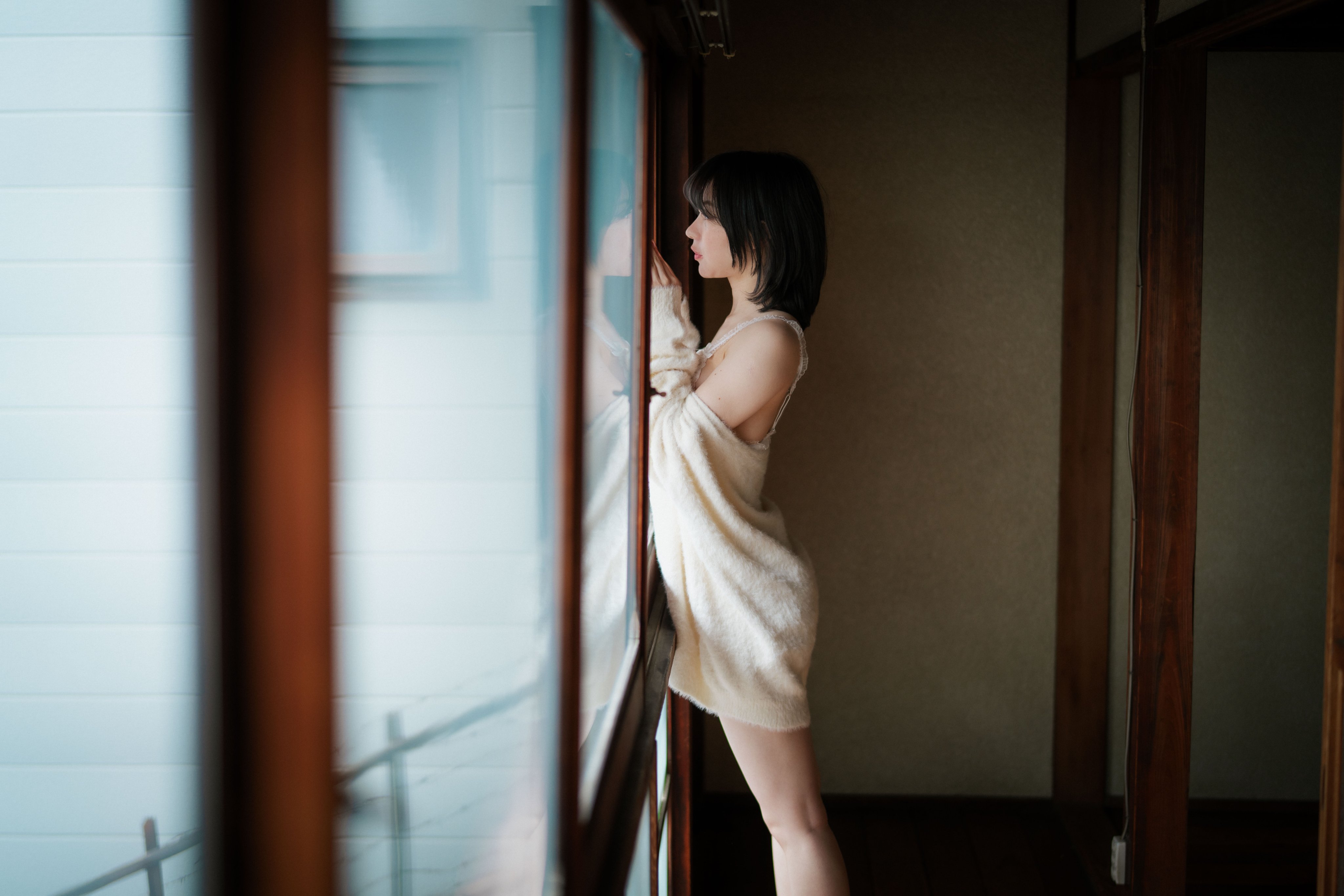 窗外风景不如我