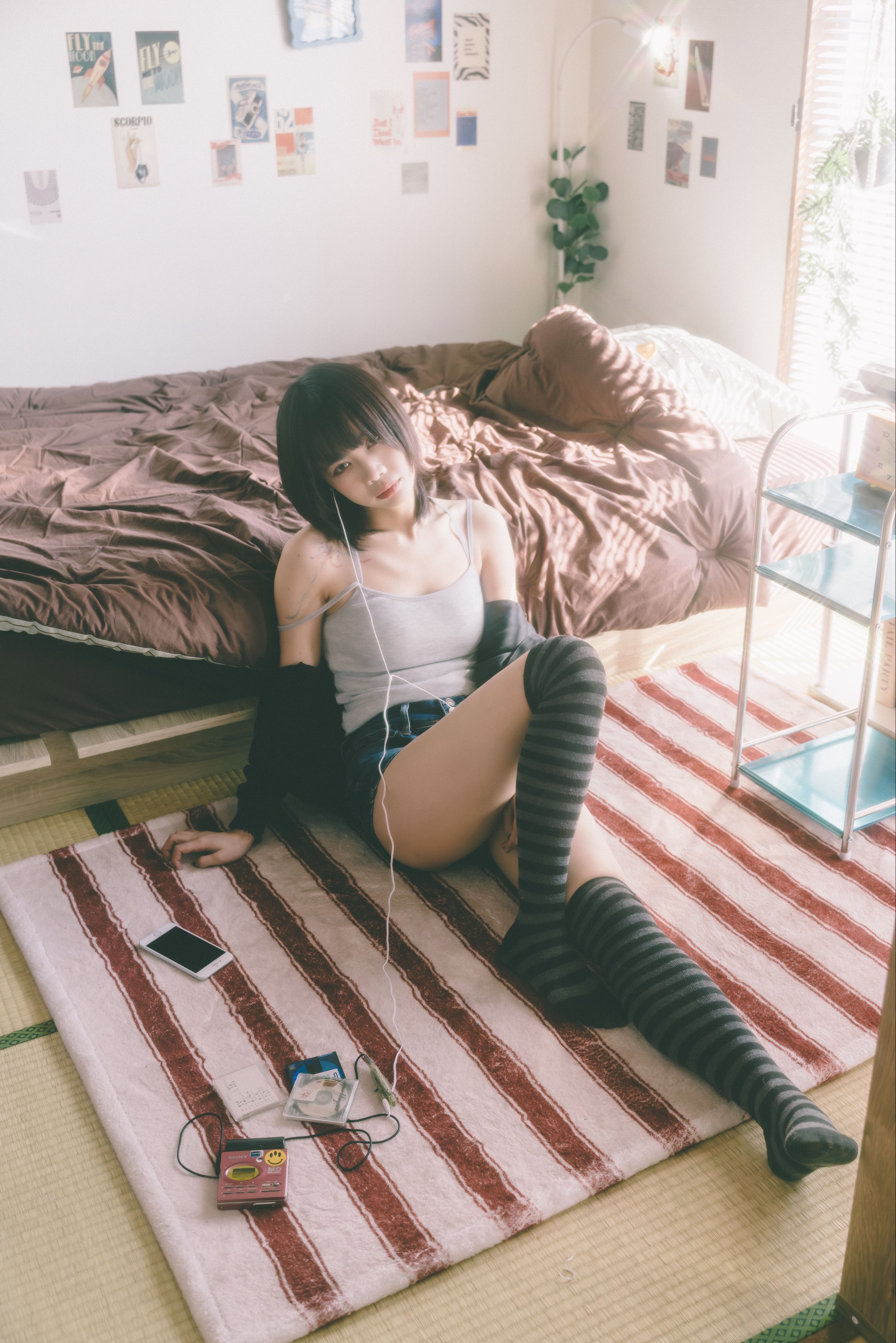 躺床边听歌，享受悠闲时光