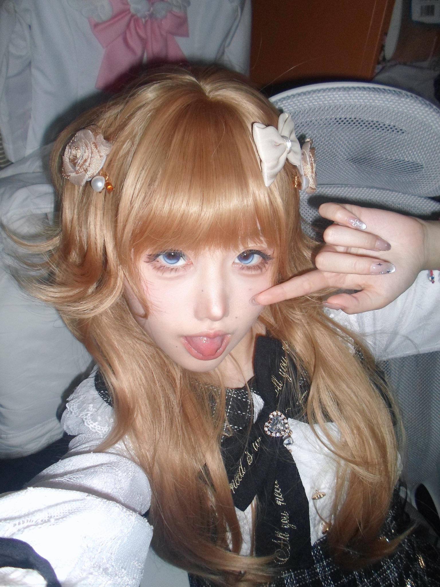 卖萌少女自拍瞬间