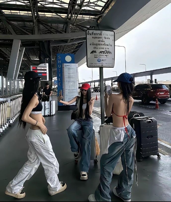 机场奇葩pose大赏