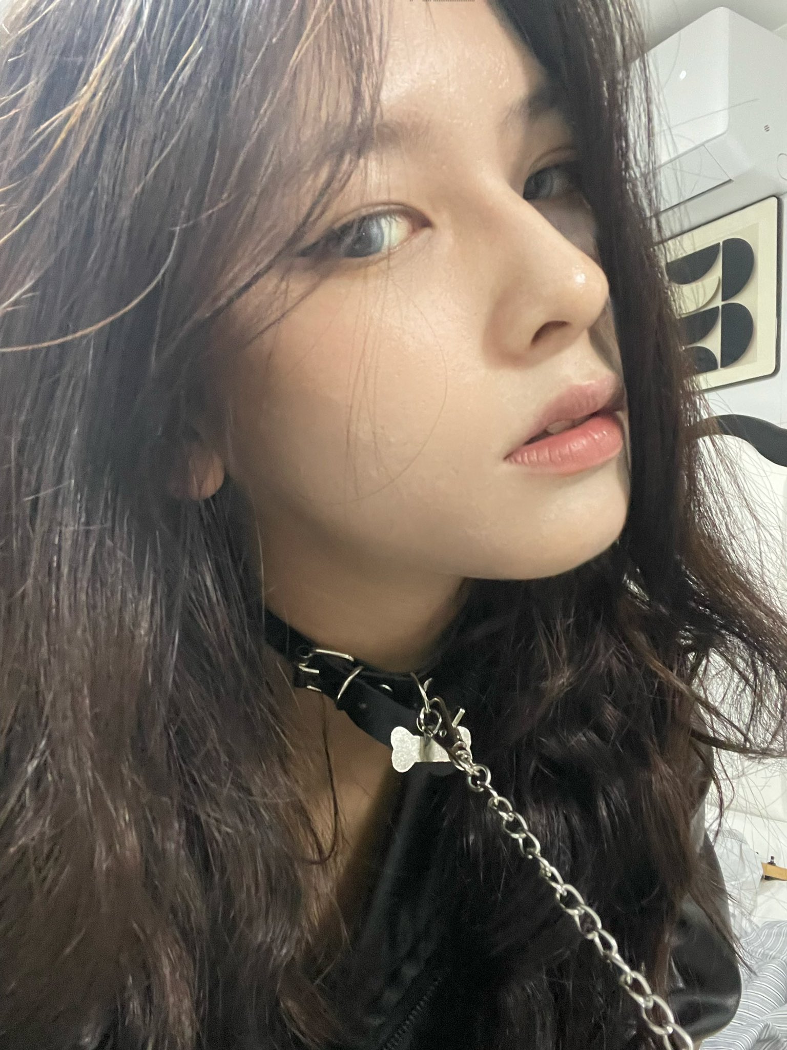 黑丝带加小锁骨链，叛逆少女