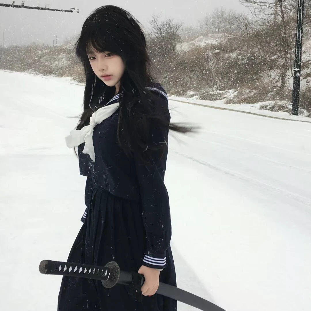 雪天持刀的少女，准备斩雪还是斩寂寞