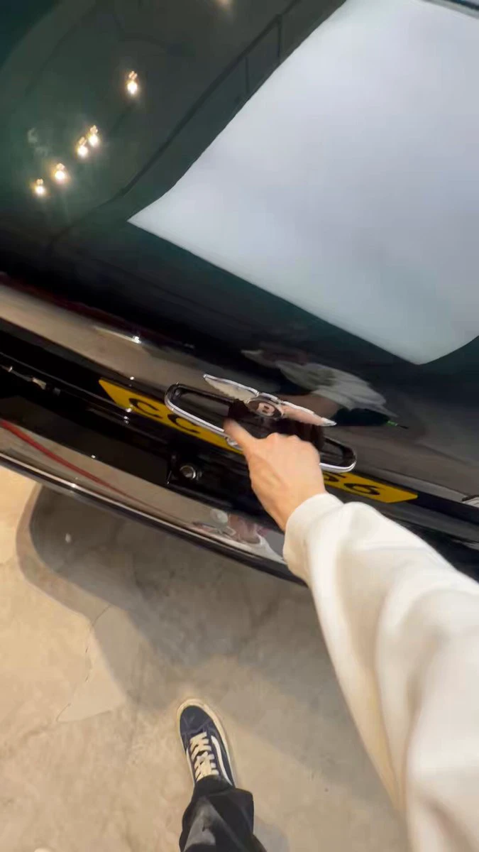 车钥匙解锁瞬间