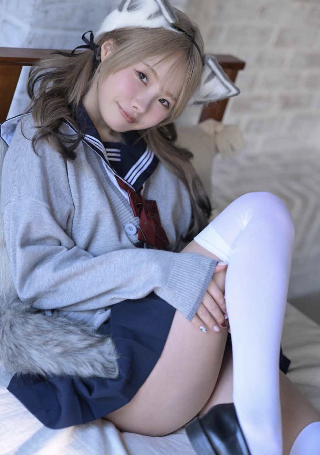 裙子短到大腿了