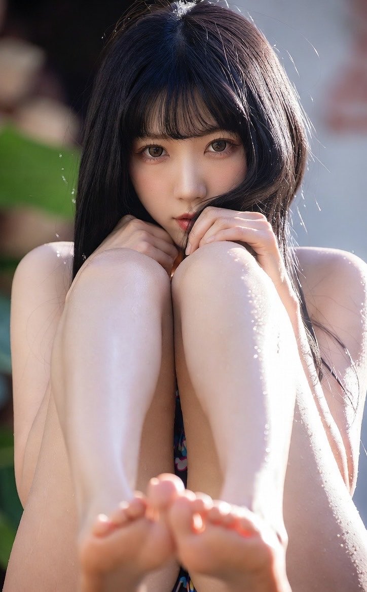 水花四溅下的湿身美人