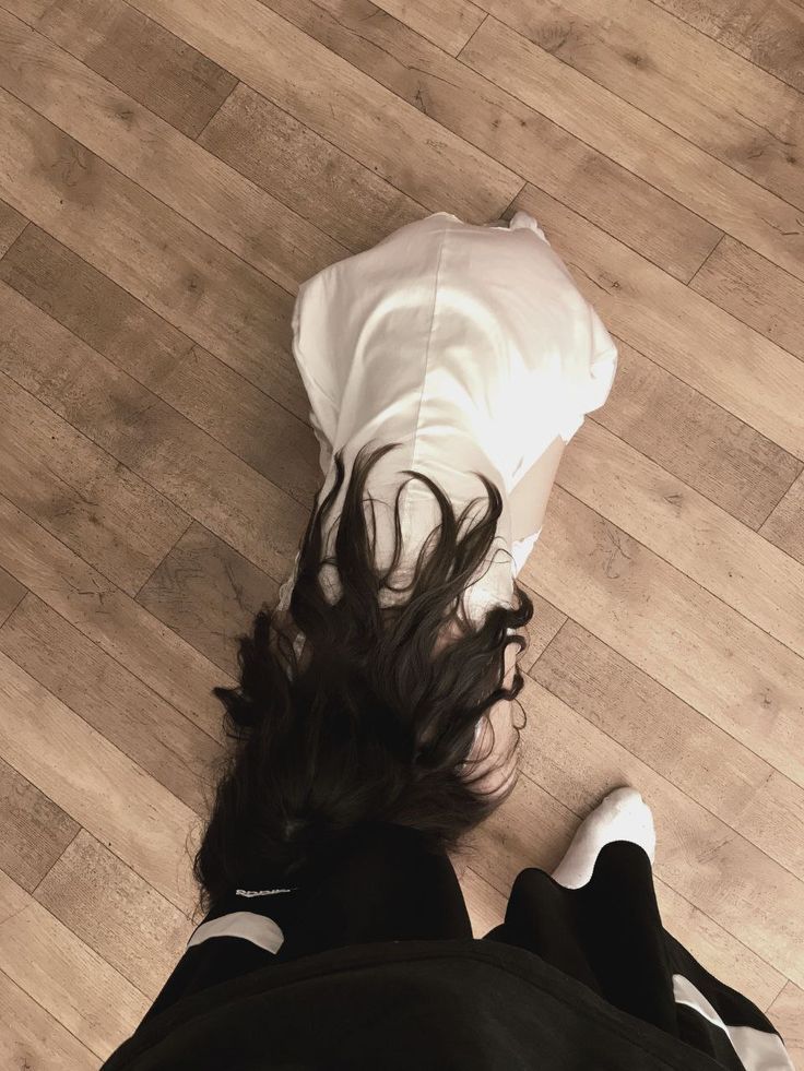 头发乱了，衣服也乱了