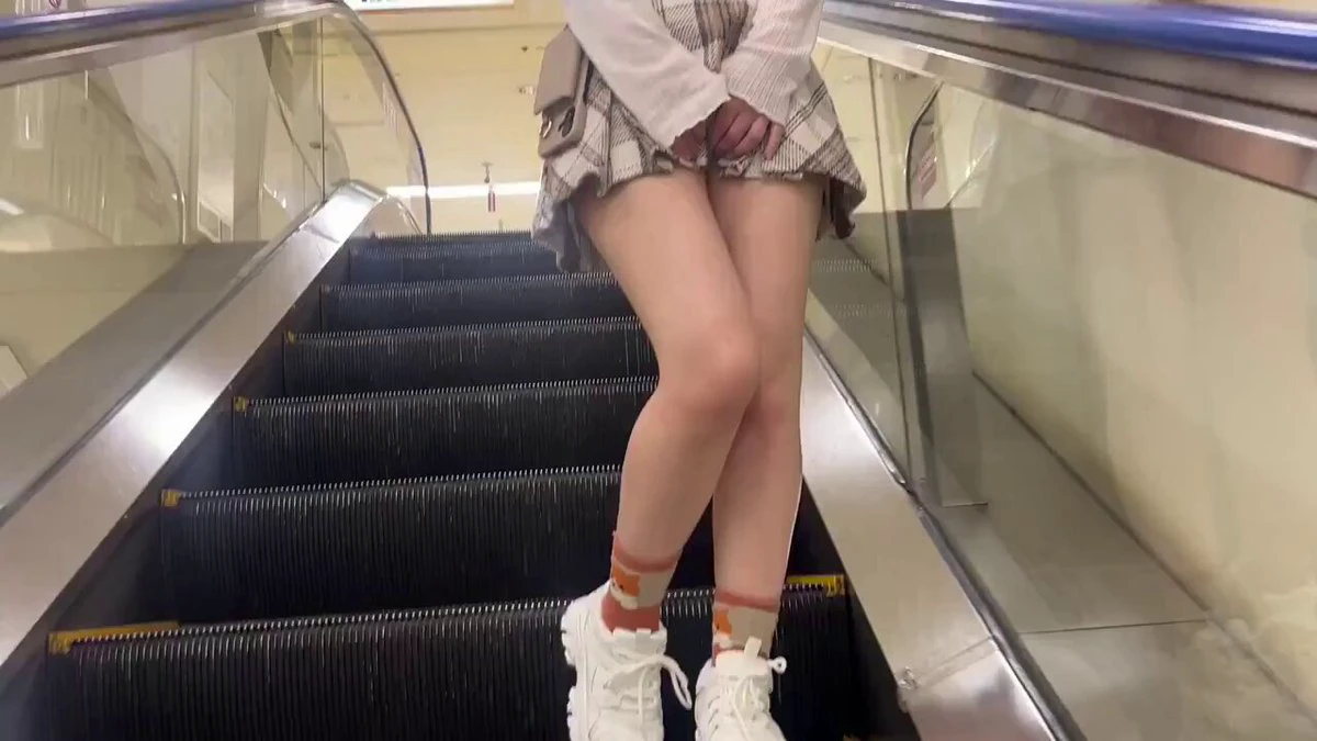 电梯间里的二傻子