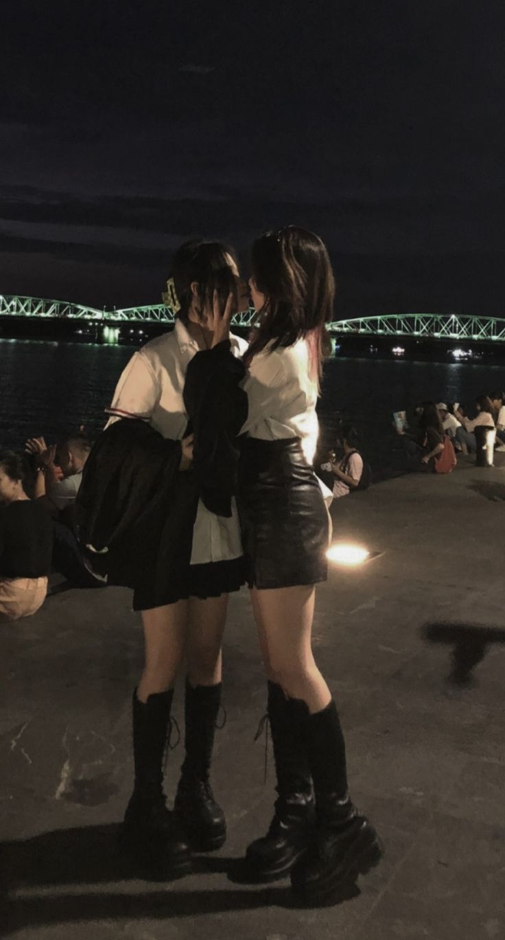 深夜河边亲密接触