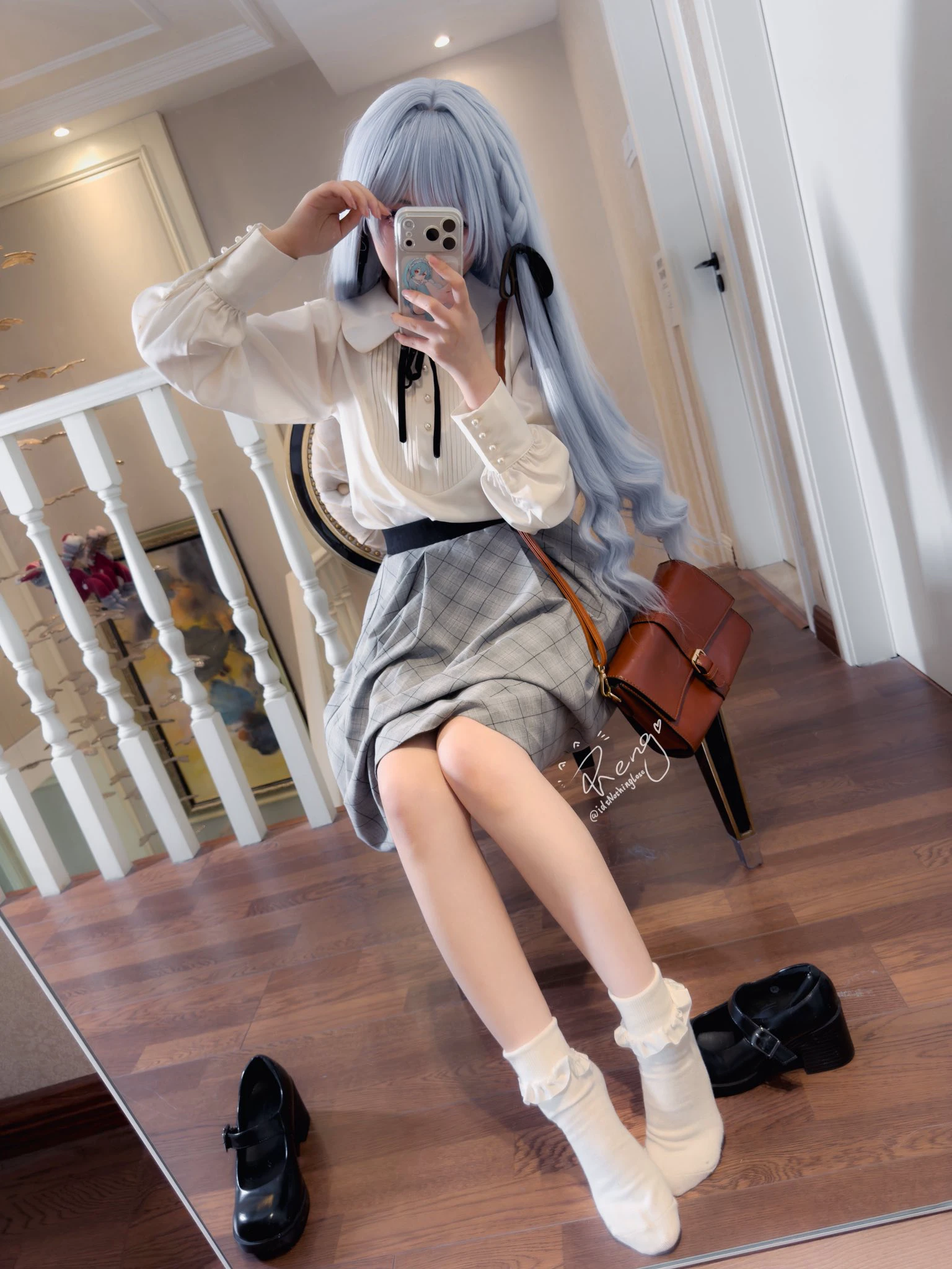 蓝发仙女下凡视察民情