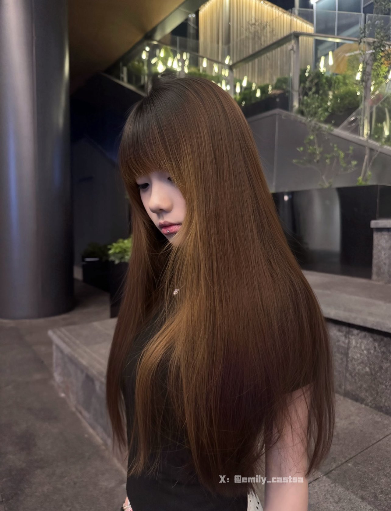 长发遮脸妆容全靠猜