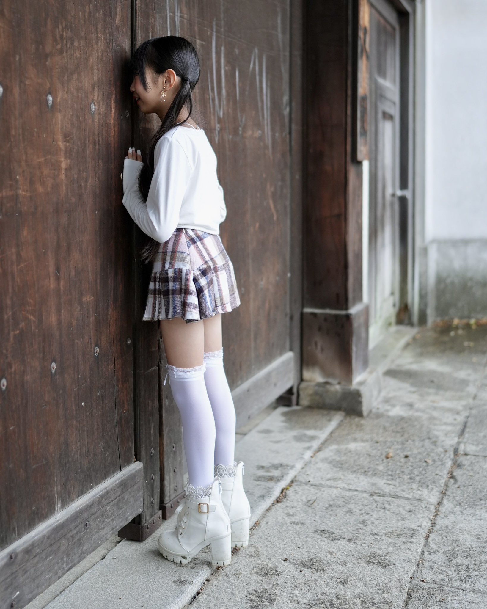 门缝里的社恐瞬间