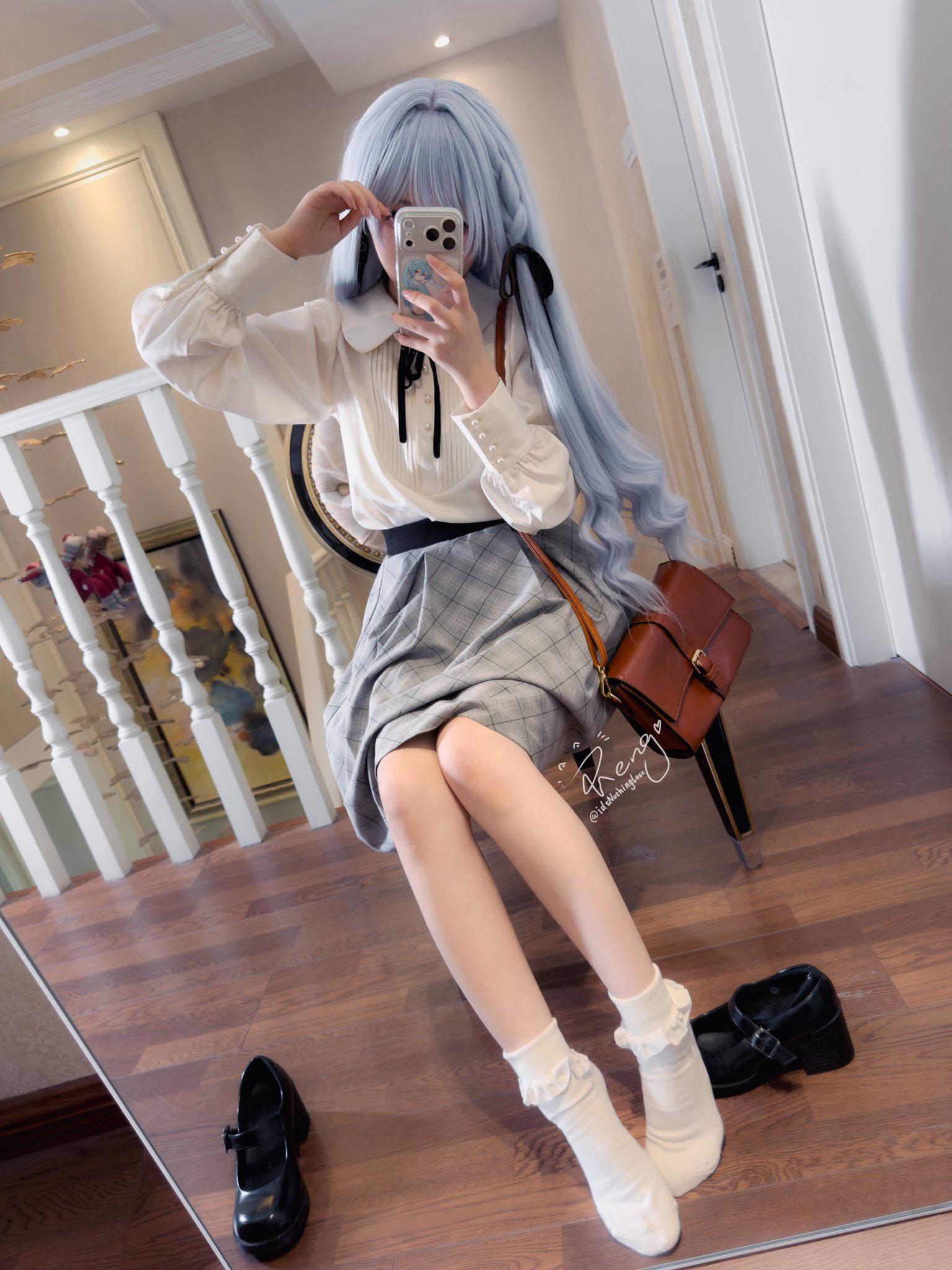 蓝发仙女下凡视察民情