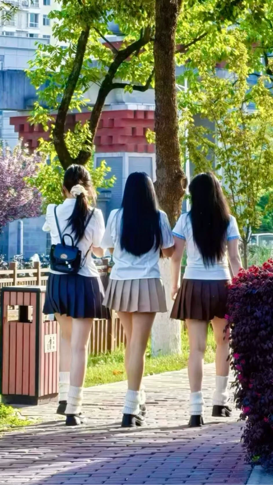 三个好姐妹悄悄组团吃火锅