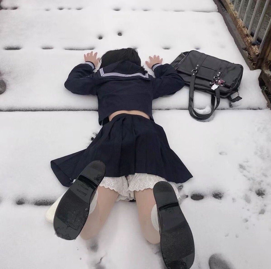 雪地里的睡美人被冻醒了