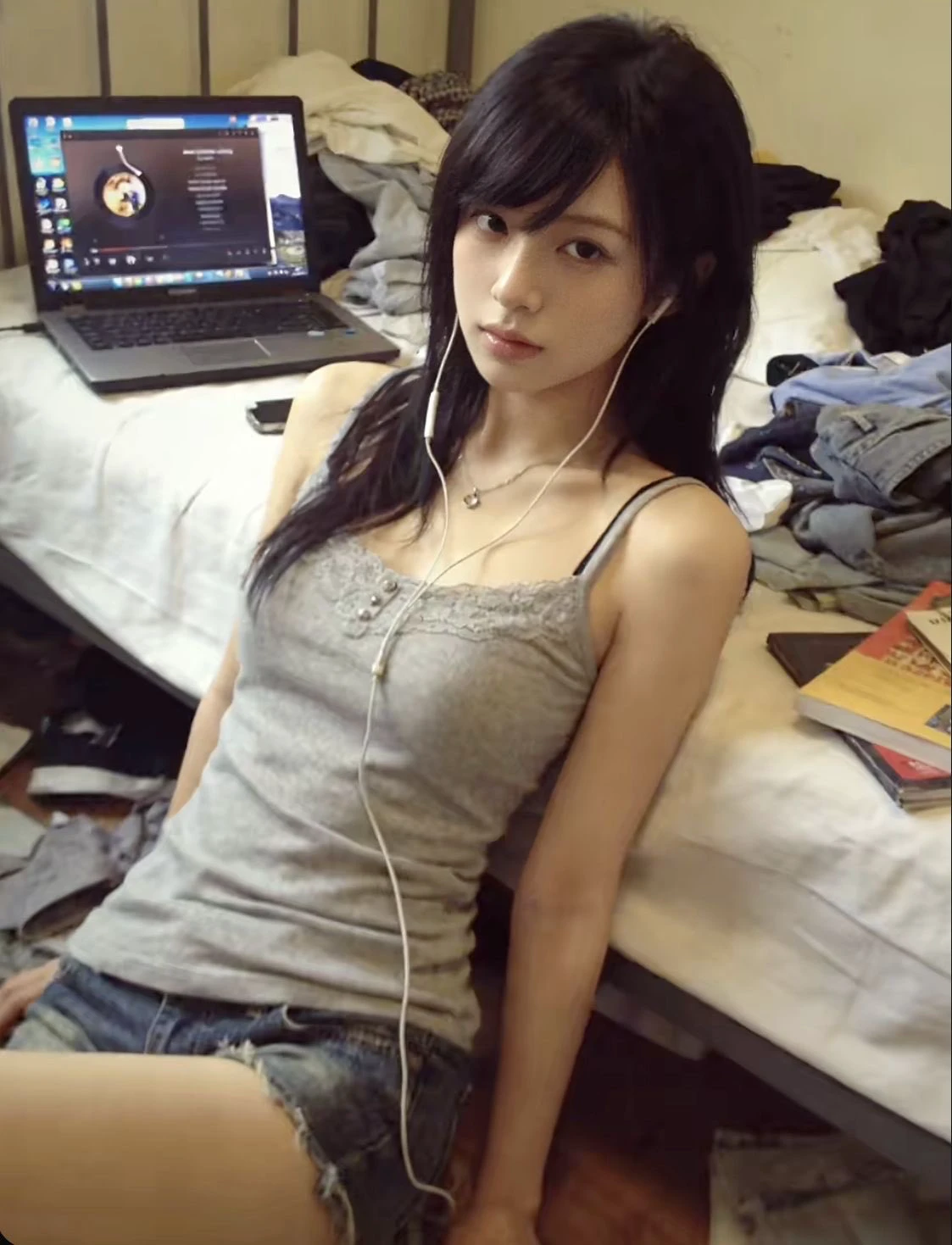 眼神里写满了想下班