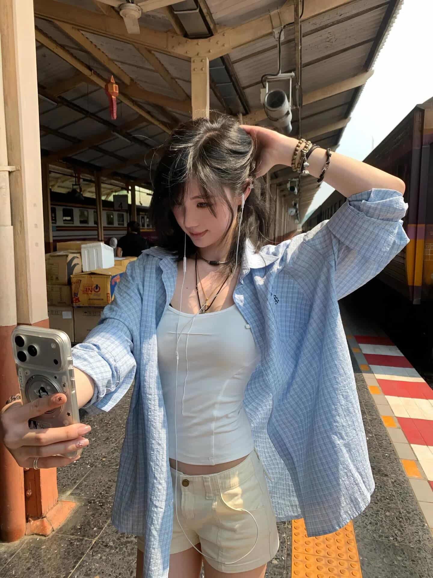 想上车请排队别挡门