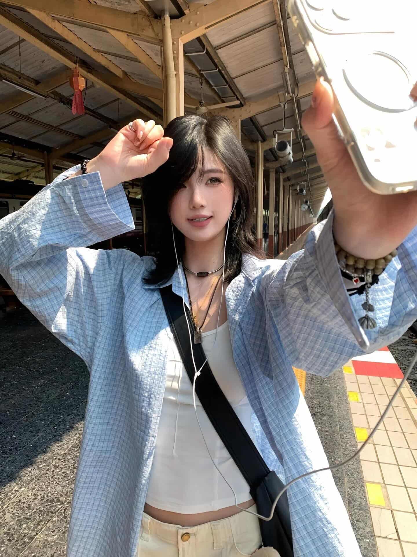 想上车请排队别挡门