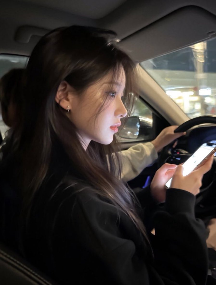 人在开车魂在手机